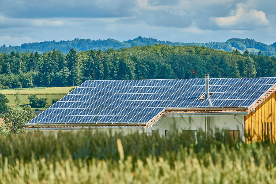 Casa rural con techo solar fotovoltaico
